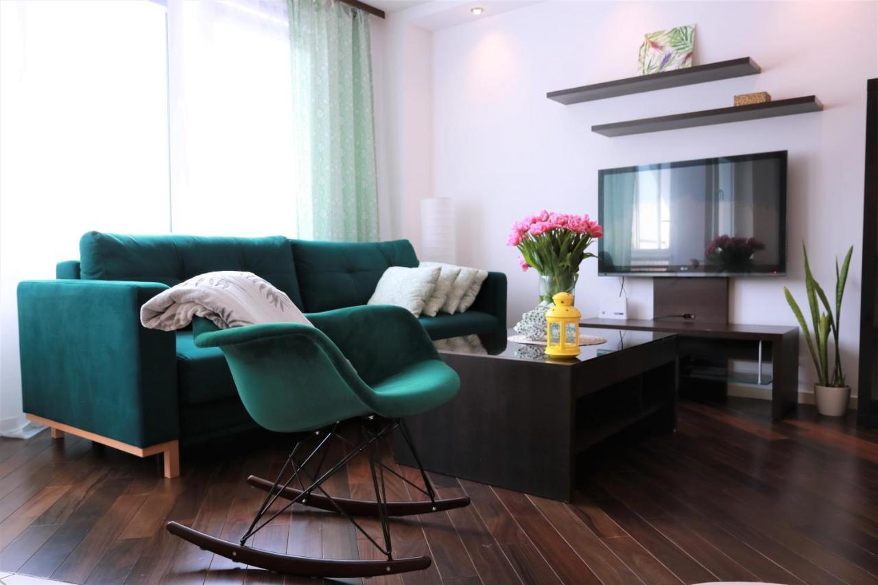 Stylish And Spacious By Cooee Varšava