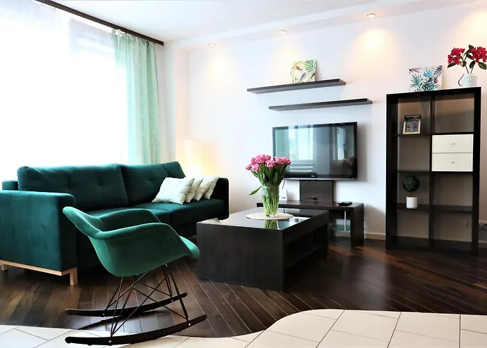 Stylish And Spacious By Cooee Apartments